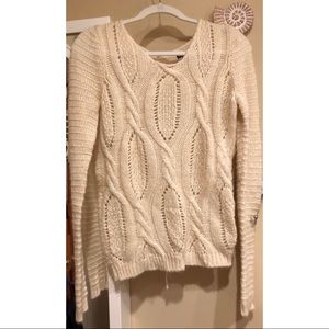 Comfortable sweater with back detail